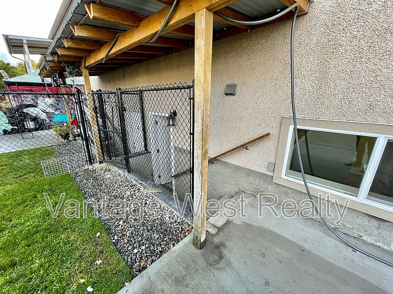 630 Belgo Rd #B — Photo 16