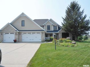 10921 156th St, Davenport, IA 52804