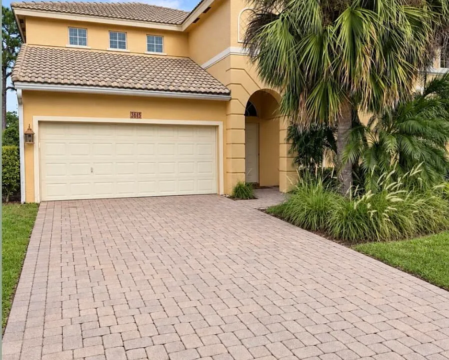 3615 NW Deer Oak Dr