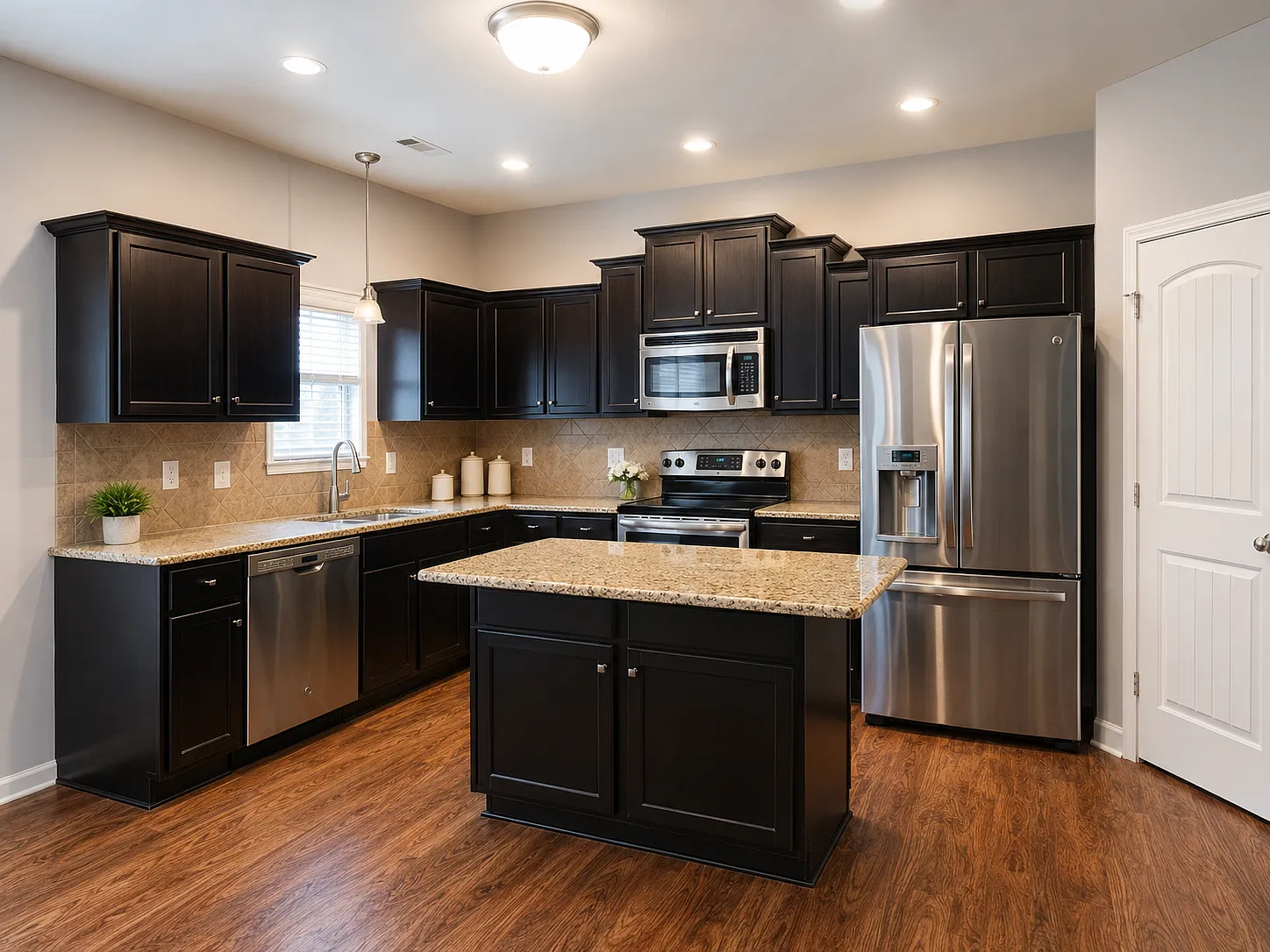 4 bed, 3.0 bath, $2,300 — Photo 2