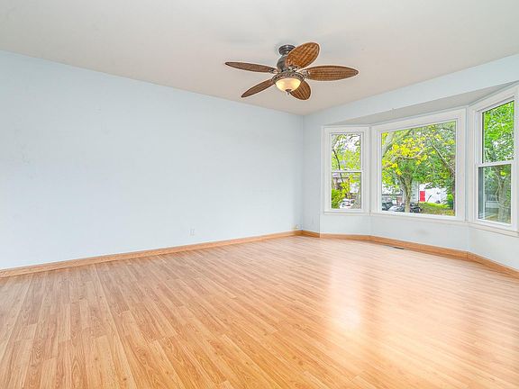 3rd image of 304 Malibu Dr