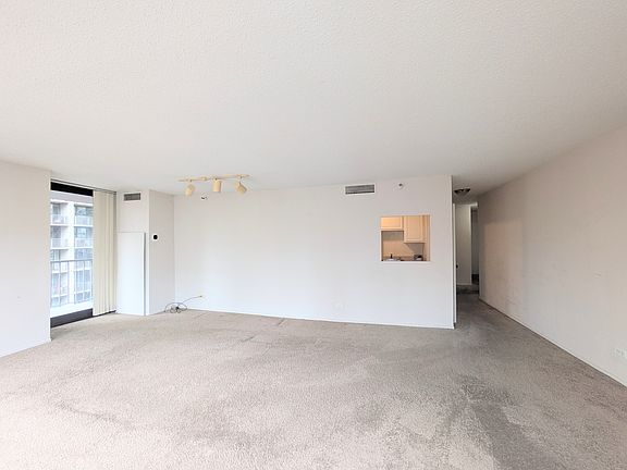 4th image of 10 E Ontario St APT 1105