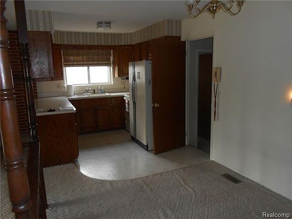 5th image of 30380 Westmore Dr