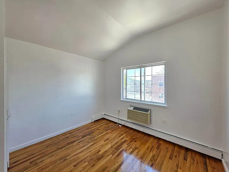 2368 W 12th St #3 — Photo 12