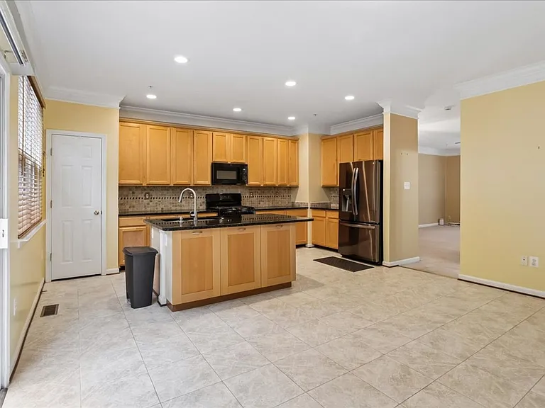 2943 Saint Helen Cir — Photo 12
