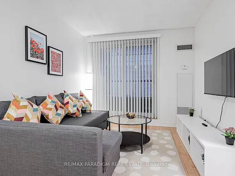 250 Wellington St W #228 — Photo 5