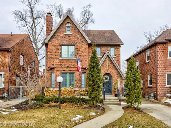 17205 Santa Barbara Dr, Detroit, MI 48221