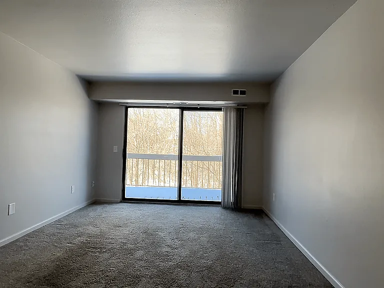 Three Oaks Apartments — Photo 45