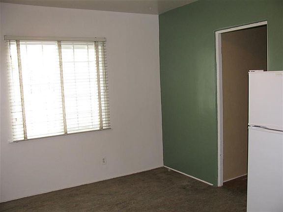 4th image of 421 Columbia Dr SE