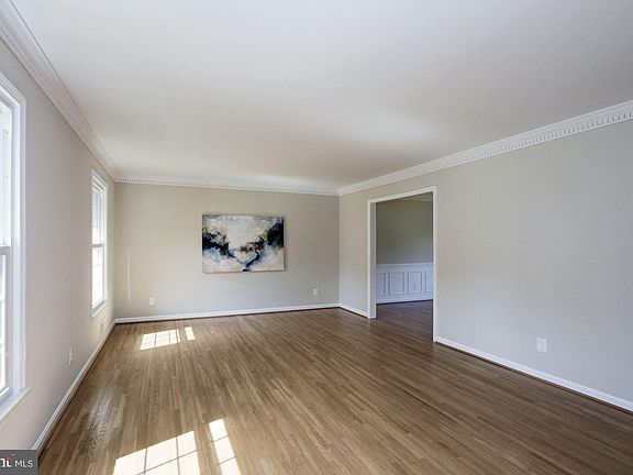 5th image of 4541 Hornbeam Dr