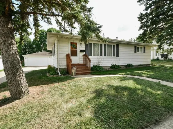 567 W 5th St, Zumbrota, MN 55992