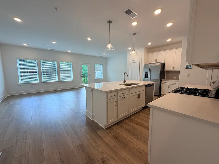 454 Laurelwood Ct — Photo 4
