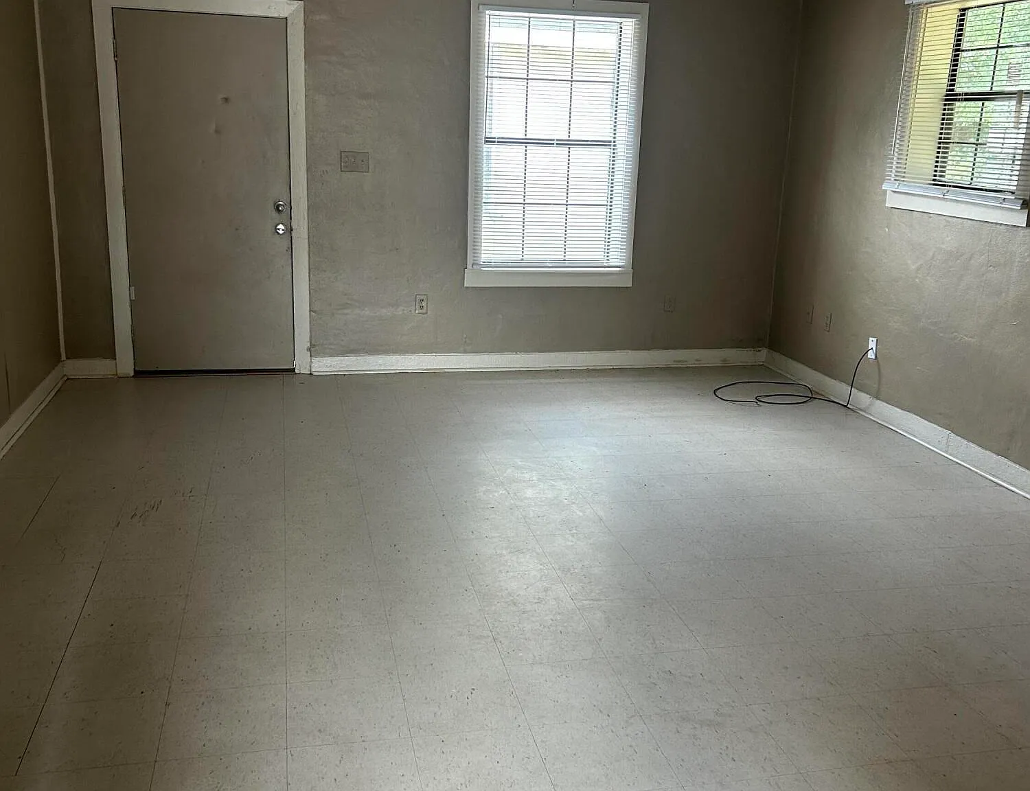 2 bed, 900 sqft, $750 — Photo 1