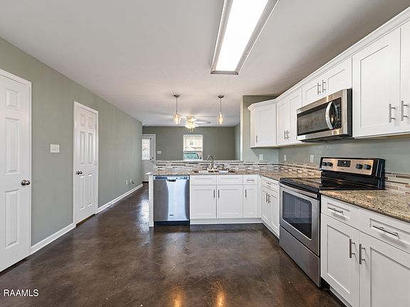 3rd image of 1619 Dehart Dr #B