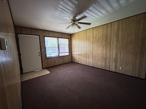 3rd image of 1426 W Wallace Dr