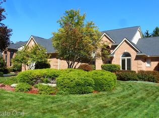 54450 Royal Troon Dr, South Lyon, MI 48178
