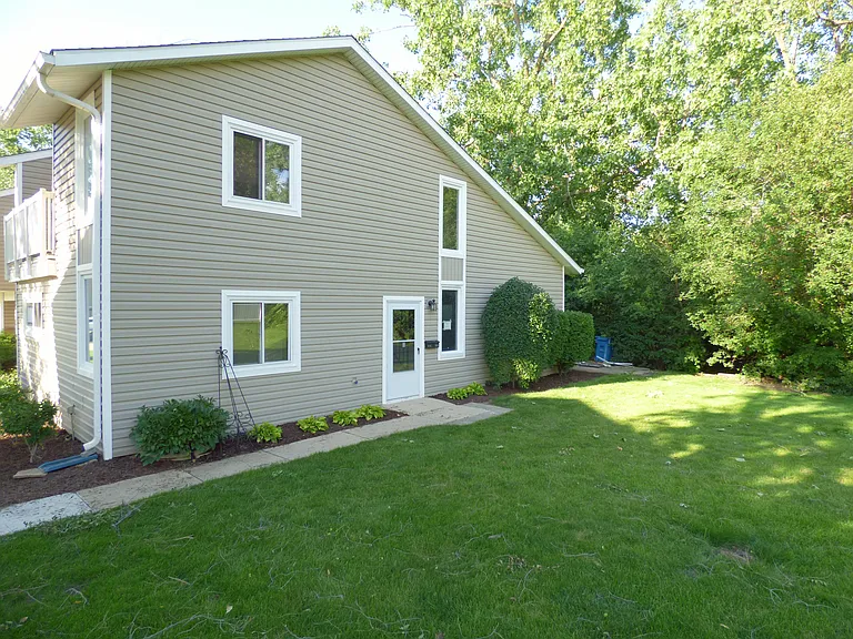 1140 Sandpiper Ct — Photo 1