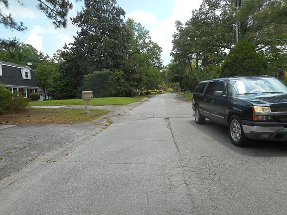 4th image of 7720 Castleton Ln