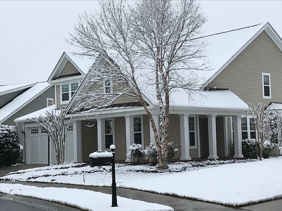 2nd image of 4 Blue Heron Ct