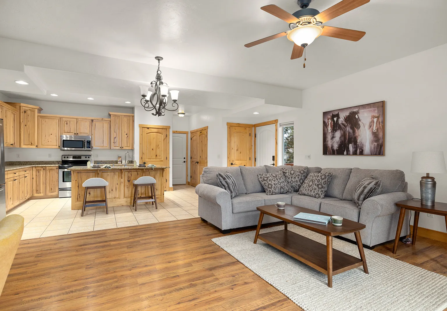 3 bed, 1569 sqft, $3,800 — Photo 1