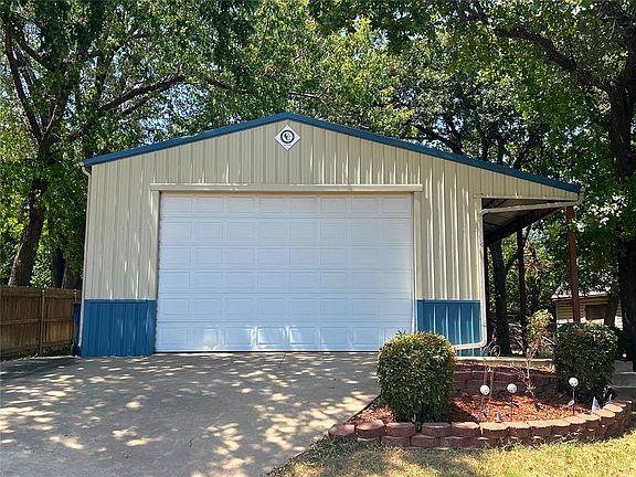 2nd image of 3401 Carriage Way