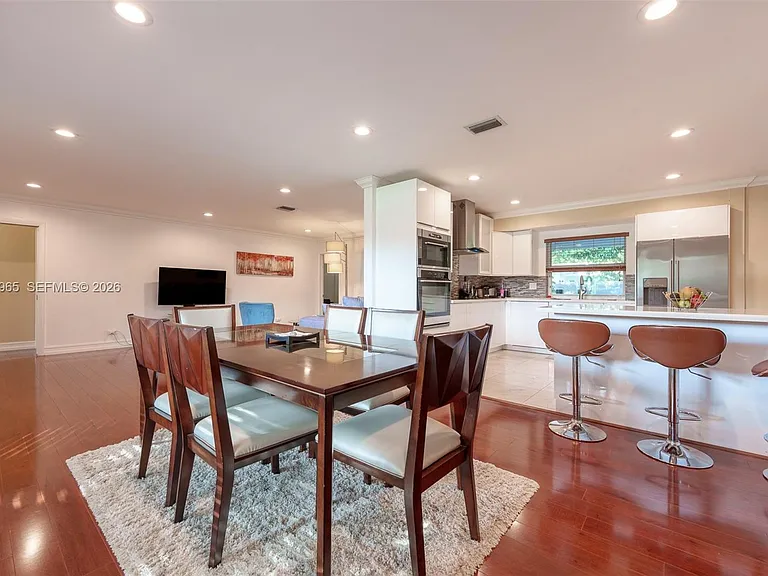 740 Ridgewood Ln — Photo 6