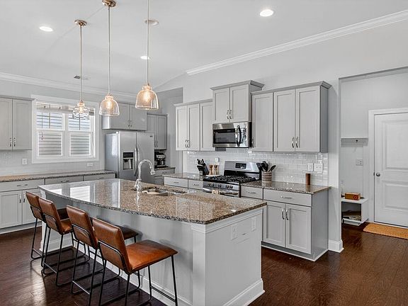 4th image of 377 Turnstone St