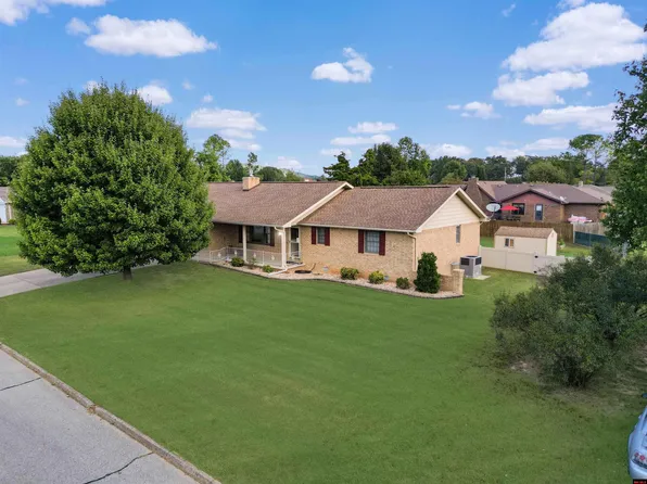 1718 Lilac St, Mountain Home, AR 72653