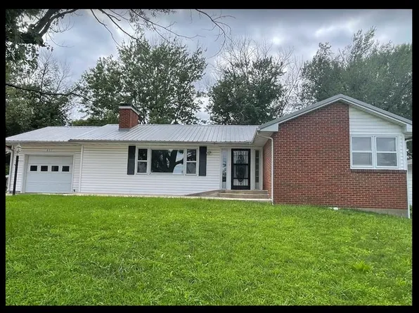 607 Maple Ln, Macon, MO 63552