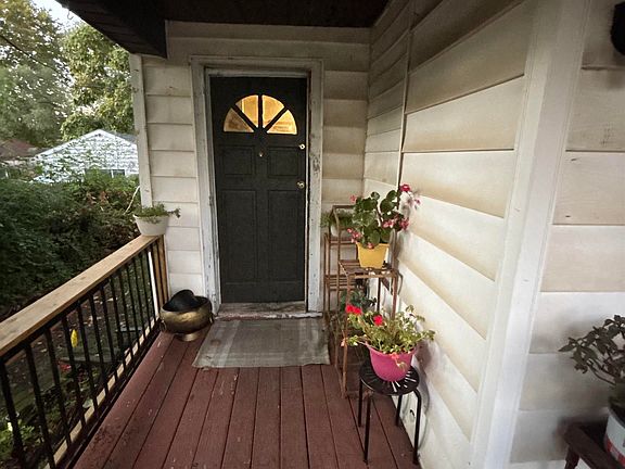 6th image of 2423 W Garden St