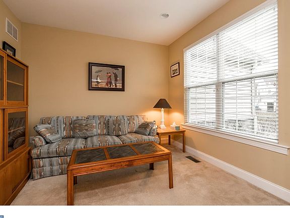 5th image of 157 N Sidesaddle Ln