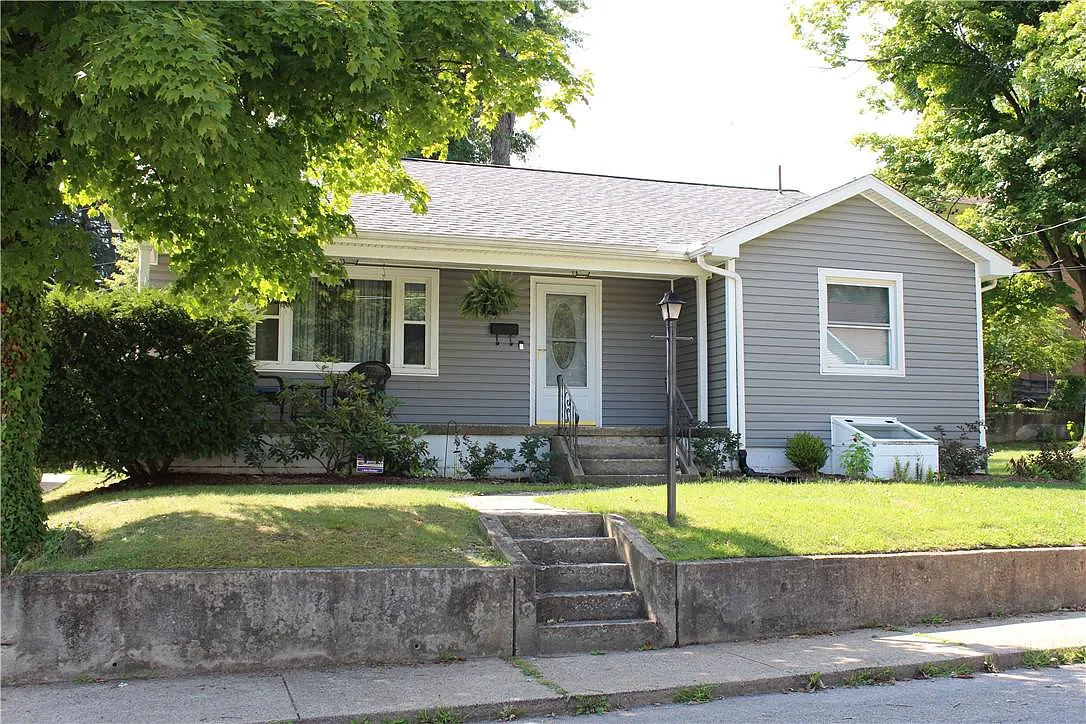 100 S Otter St photo 1