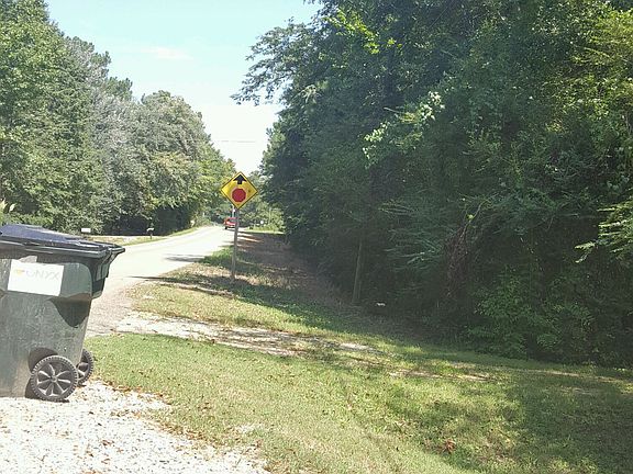 5th image of 106 McBurnett Ln