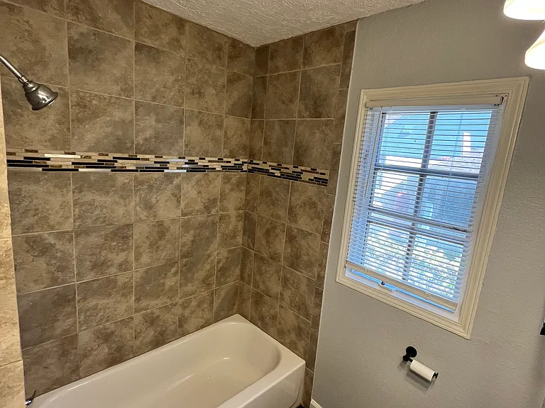 1143 Wilbur St — Photo 15