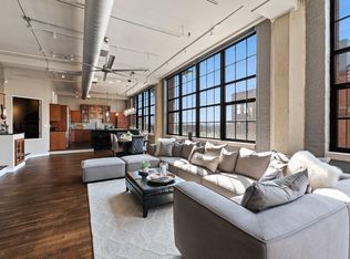 318 E Chicago St #4, Milwaukee, WI 53202