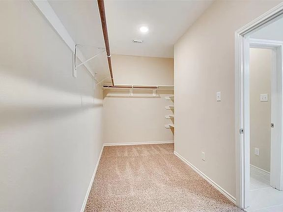 5th image of 1109 W 15th 1/2 St Unit J