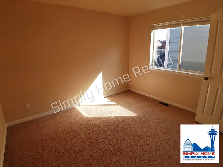 4518 Edgewater Blvd NE — Photo 11