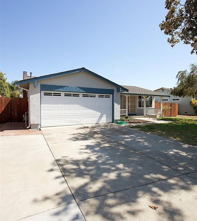 2nd image of 32374 Sheffield Ln
