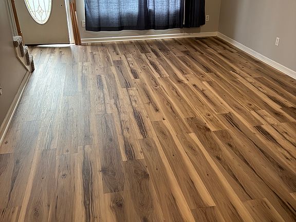 4th image of 201 Hunter Hills Cir APT 6