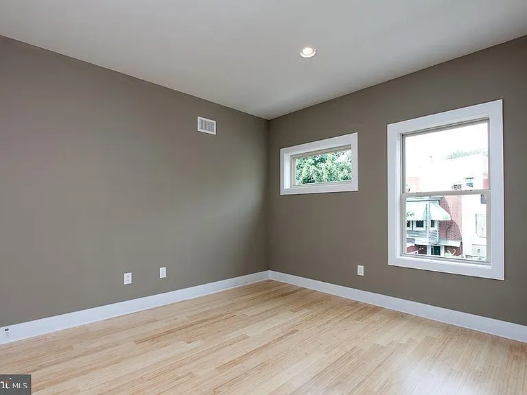 1223 E Oxford St — Photo 3