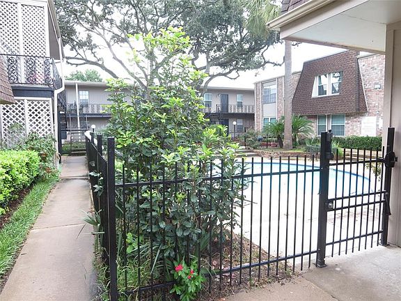 3rd image of 5550 N Braeswood Blvd APT 112
