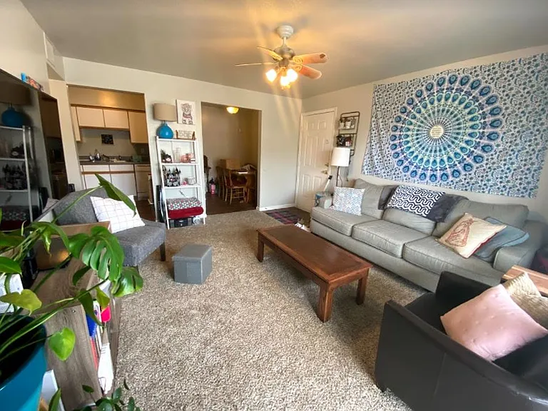 August Place Apartments — Photo 10