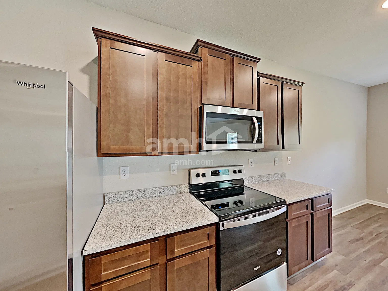 3 bed, 2.5 bath, 1915 sqft, $2,120 — Photo 3