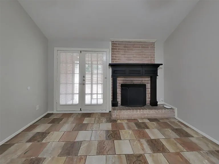 4422 Monteith Dr — Photo 2