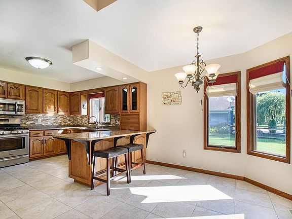 4th image of 22588 Greenleaf Blvd