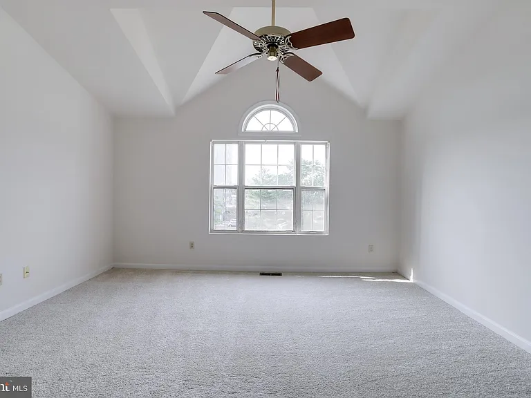 3050 S Glebe Rd — Photo 18