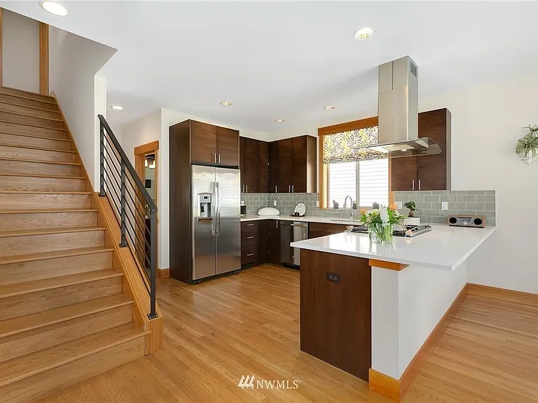 512 N 101st St — Photo 20