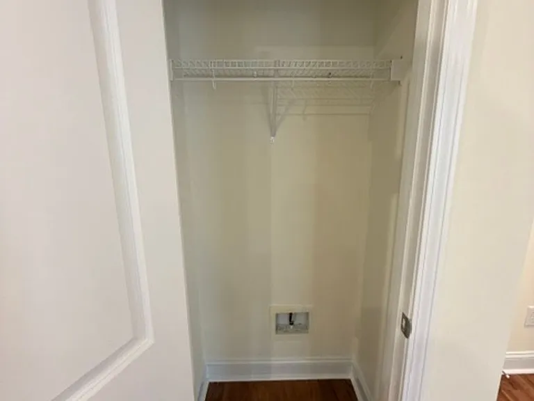 913 Linwood Ave — Photo 8