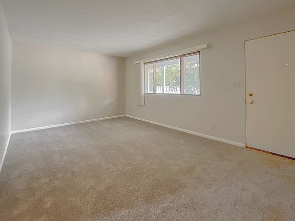 4th image of 4701 Gladstone St #4711
