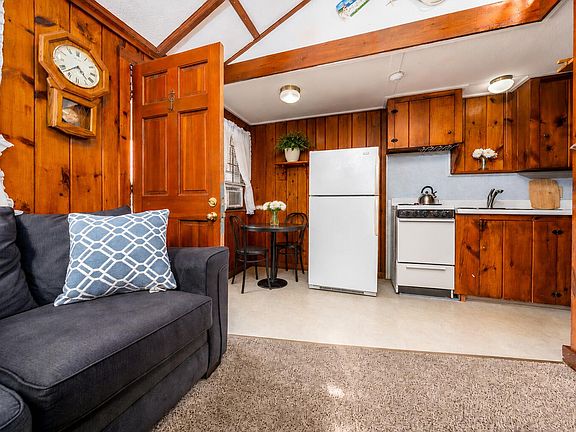 3rd image of 110 Glendon Road Unit 1